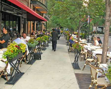 outdoor-cafe-restaurant-seating